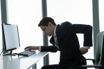 bad computer posture, best posture for sitting at a desk all day, bad posture during computer use leads to back pain, Eyeglasses