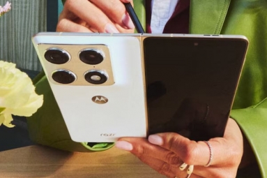 Motorola Razr Fold Announced with Triple Cameras