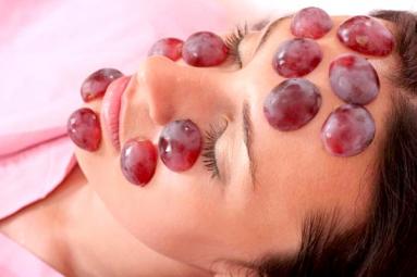 Grapes make great face packs! Grapes make great face packs!