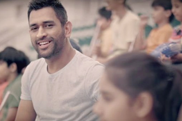 Dhoni signs as brand ambassador of Masters Champions League},{Dhoni signs as brand ambassador of Masters Champions League