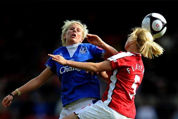 Study: Women Football Players More Vulnerable to Injury from Heading