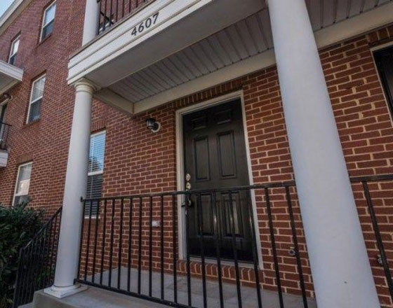 Two Single Rooms Available In A 3b Townhome