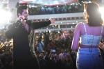 Vijay Deverakonda new updates, Ananya Pandey, vijay deverakonda gets shocked with the huge crowds, Madness