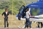 SRK, SRK, srk hires a chopper to reach the sets of zero, Abhay deol